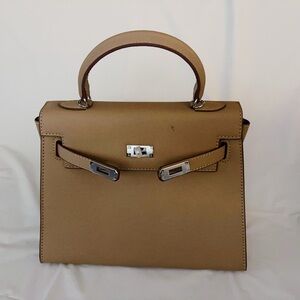 Elegant Tan leather Handbag